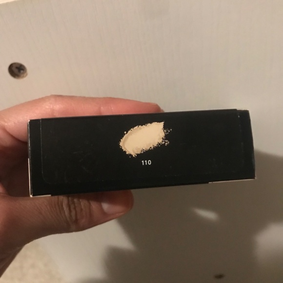 FENTY POWDER FOUNDATION - Picture 2 of 5